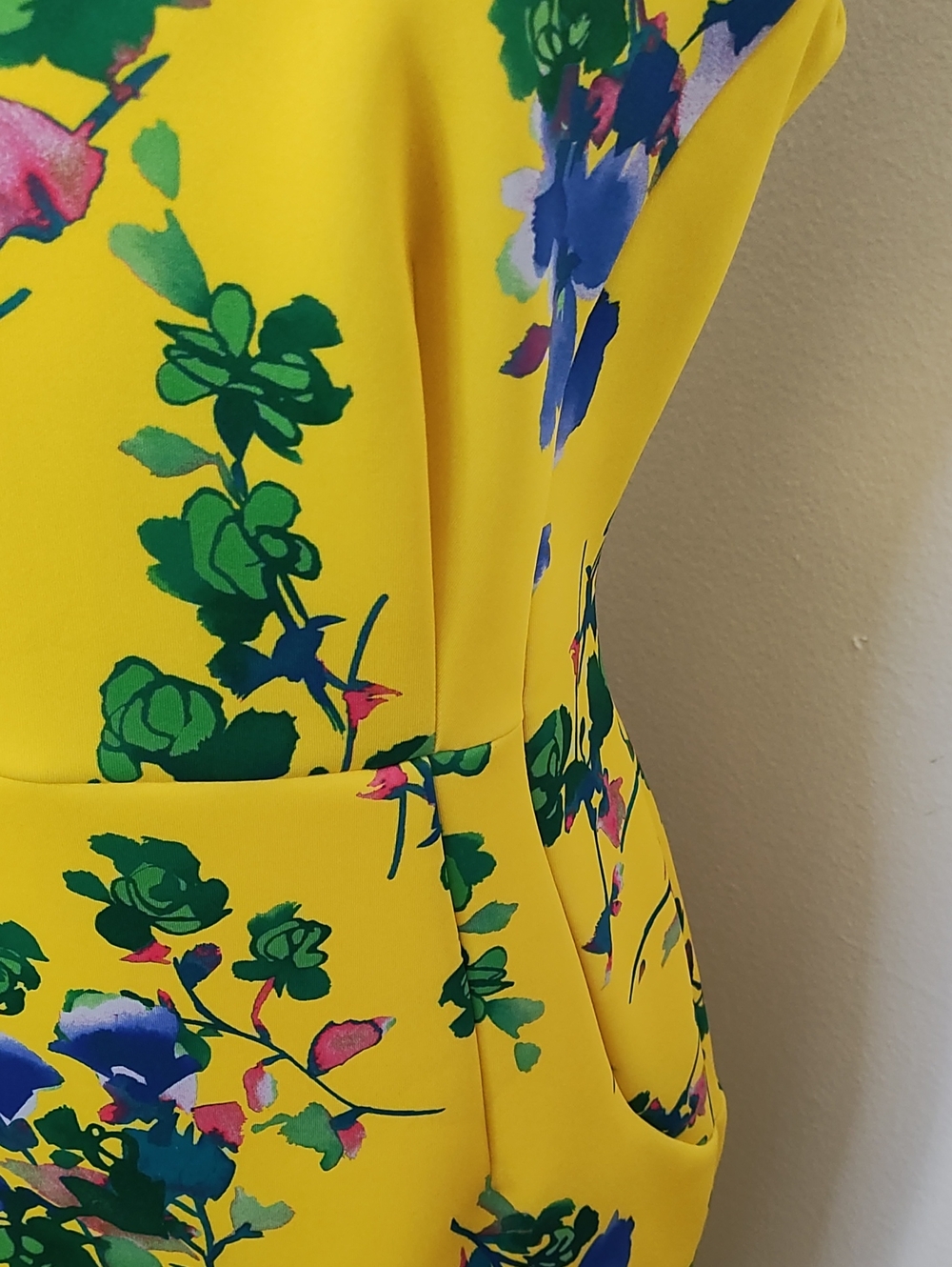Calvin Klein beautiful yellow base flower print sheath dress - Picture 3 of 7
